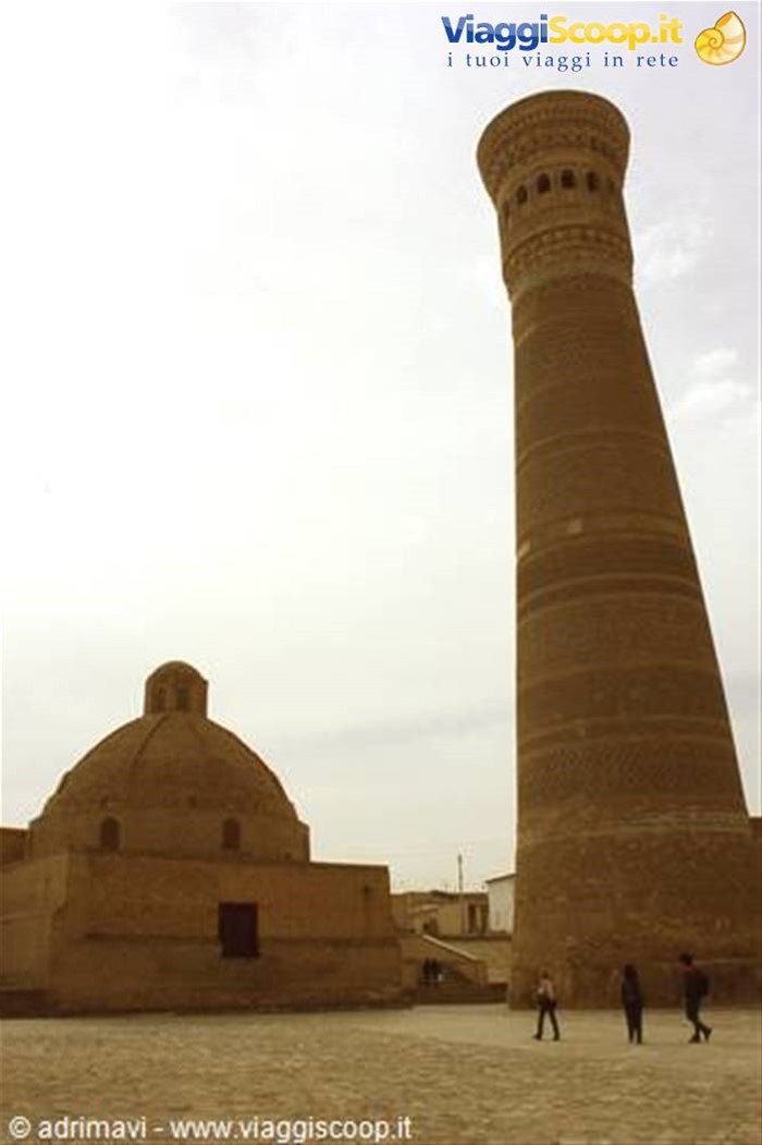 Bukhara - minareto di Kalon e madrasa Amir Khan