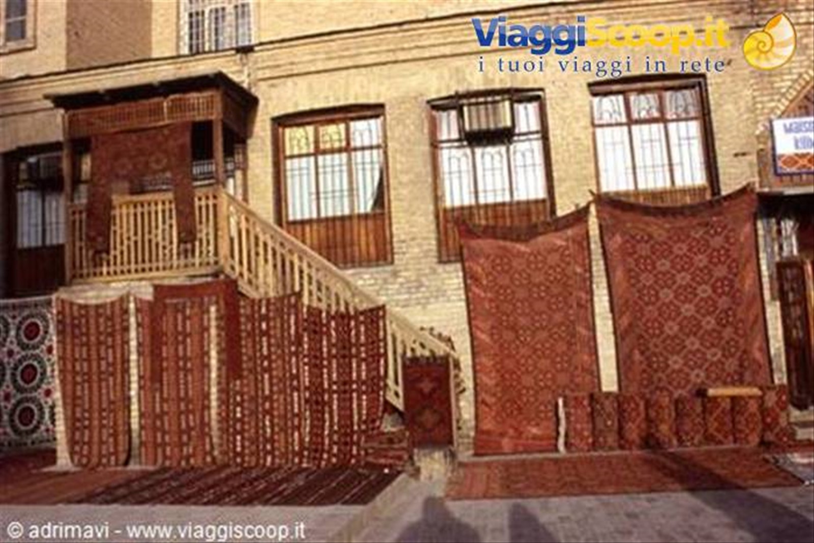 Bukhara - negozio di tappeti presso il Taqi Telpak Furushon
