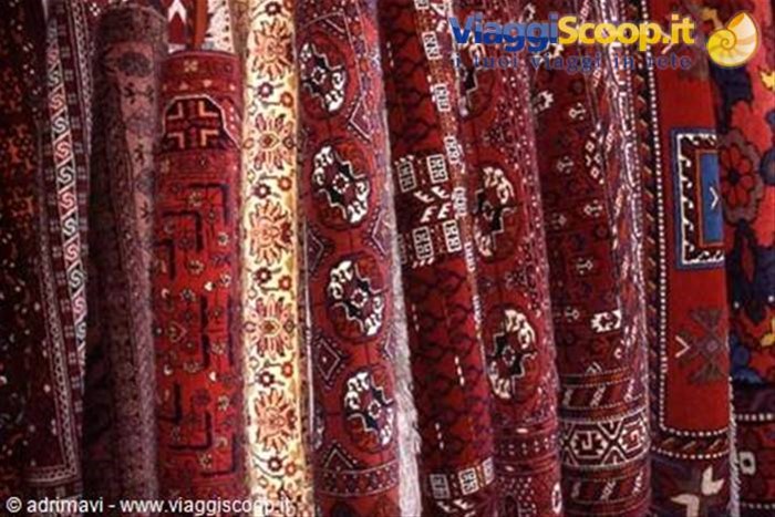 Bukhara - mercato dei tappeti in Hoja Nurabad
