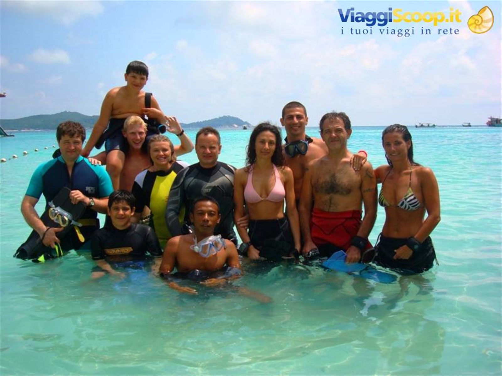 Tutto il gruppo di fronte al diving.