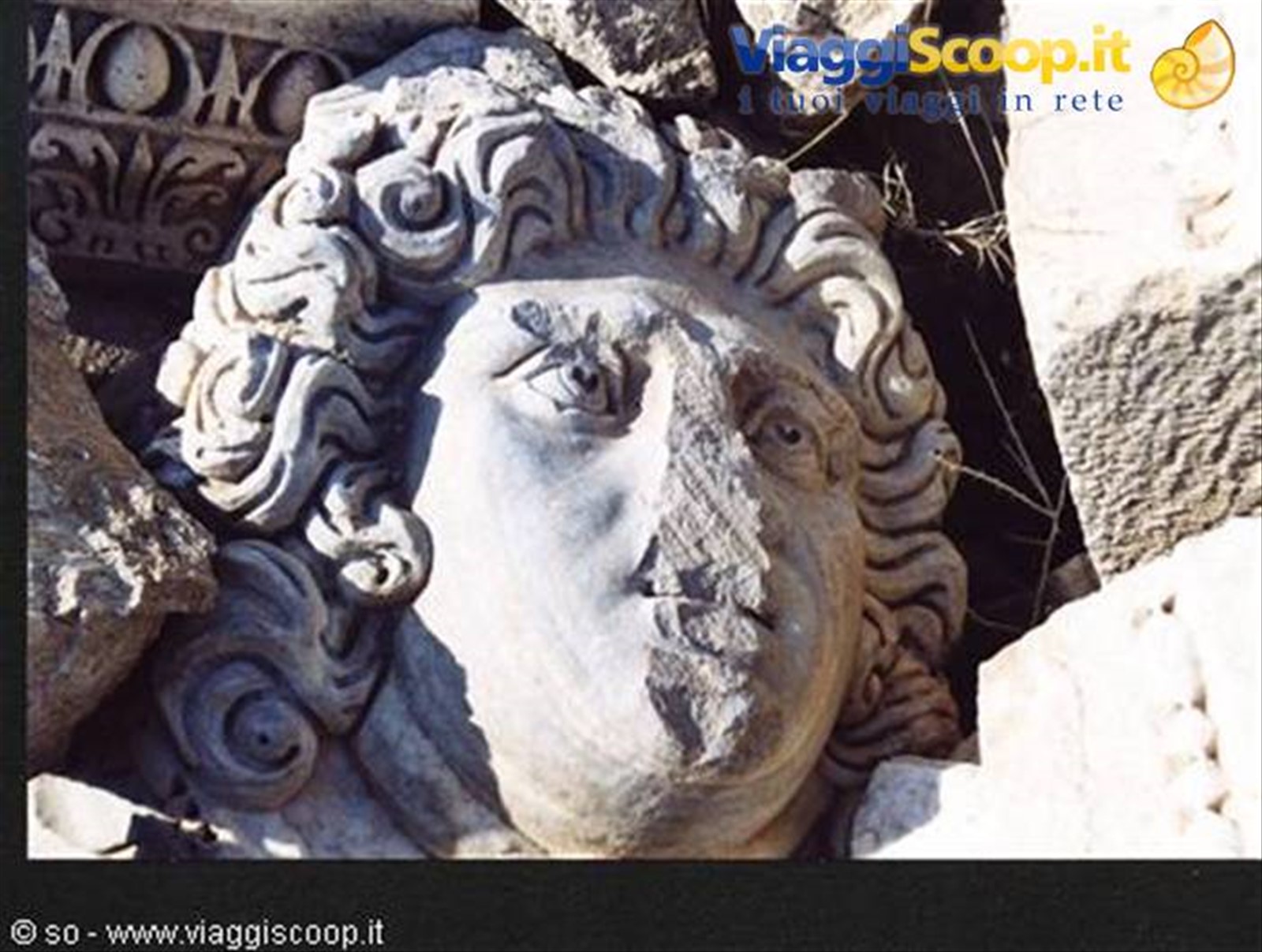 "Testa di Gorgona" nel sito di Leptis Magna