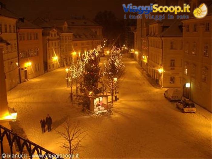 piazzeta sull'isola di Kampa, sotto Ponte Carlo, quasi sull'altra sponda in Malàstrana