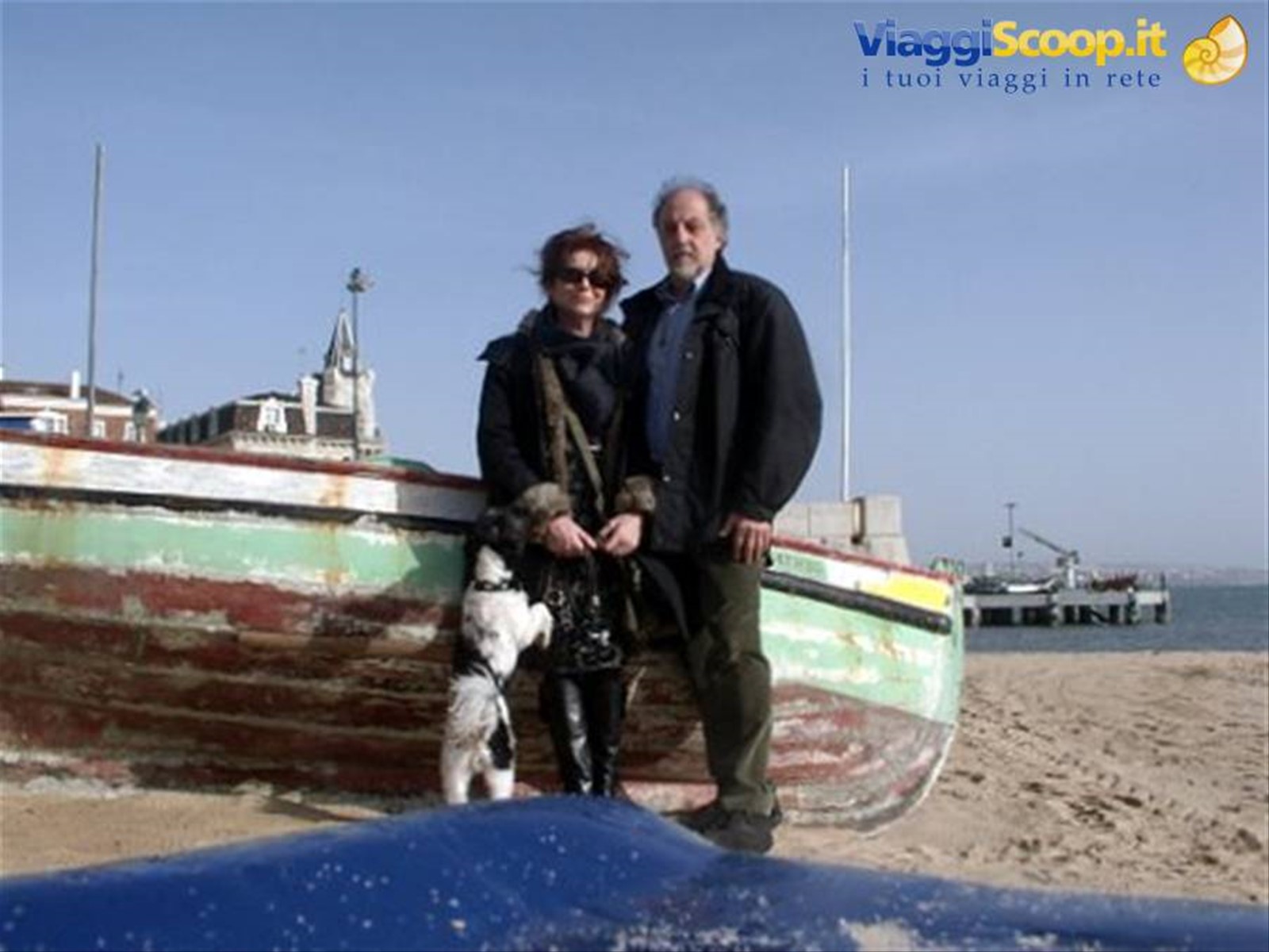 IL TRIO SULLA SPIAGGIA PRINCIPALE E CENTRALE DI CASCAIS, IL 29.12.2010