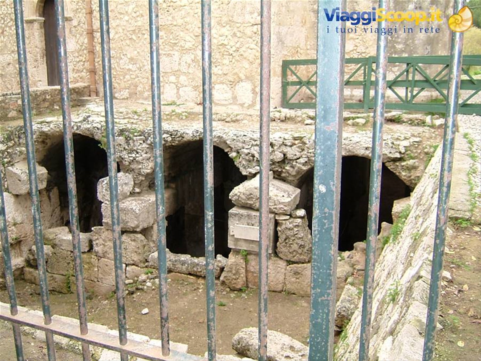 Chiesa San Nicolò dei cordari, all'interno del Teatro greco