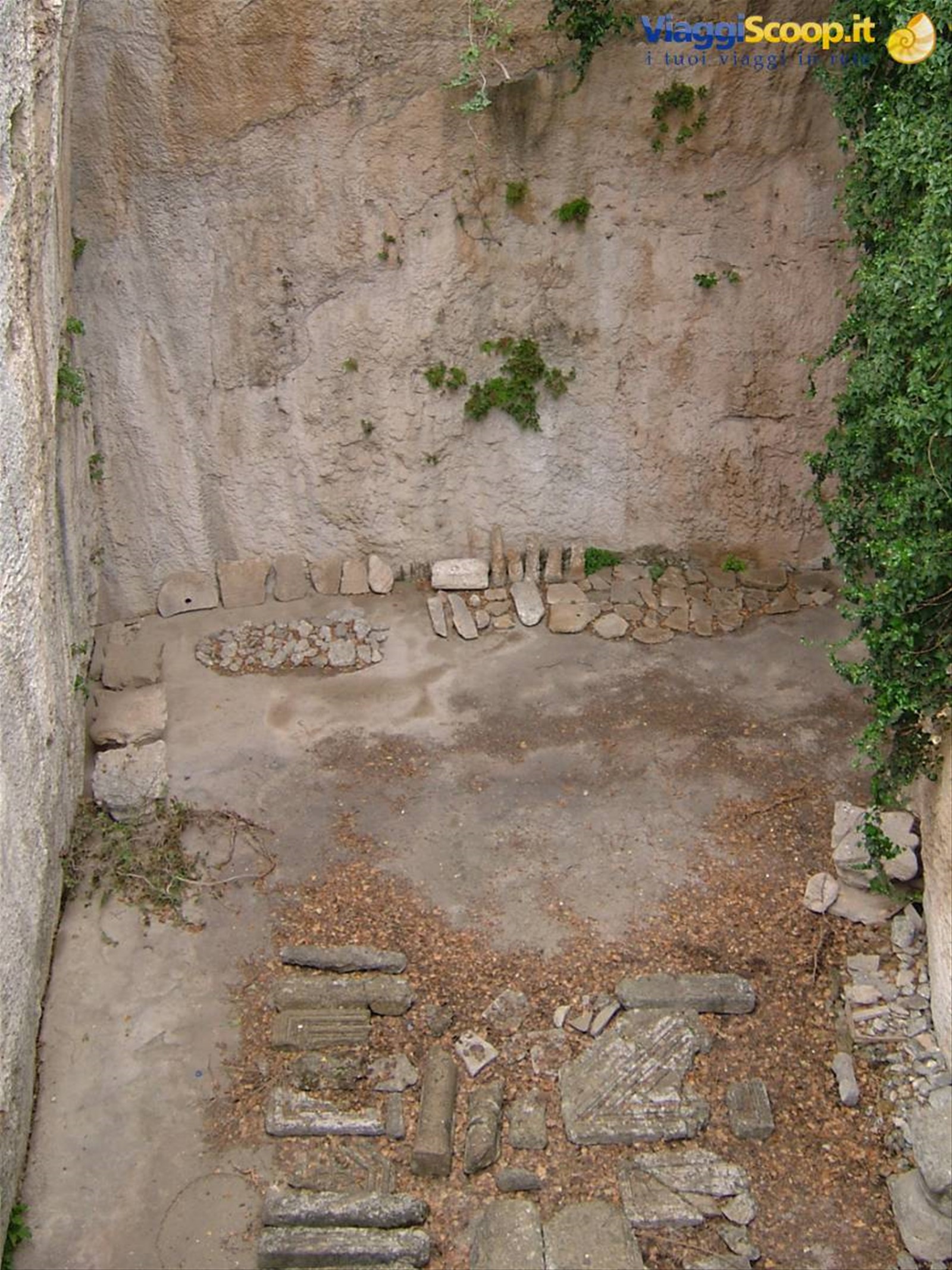 Piscina romana, all'interno del Teatro greco