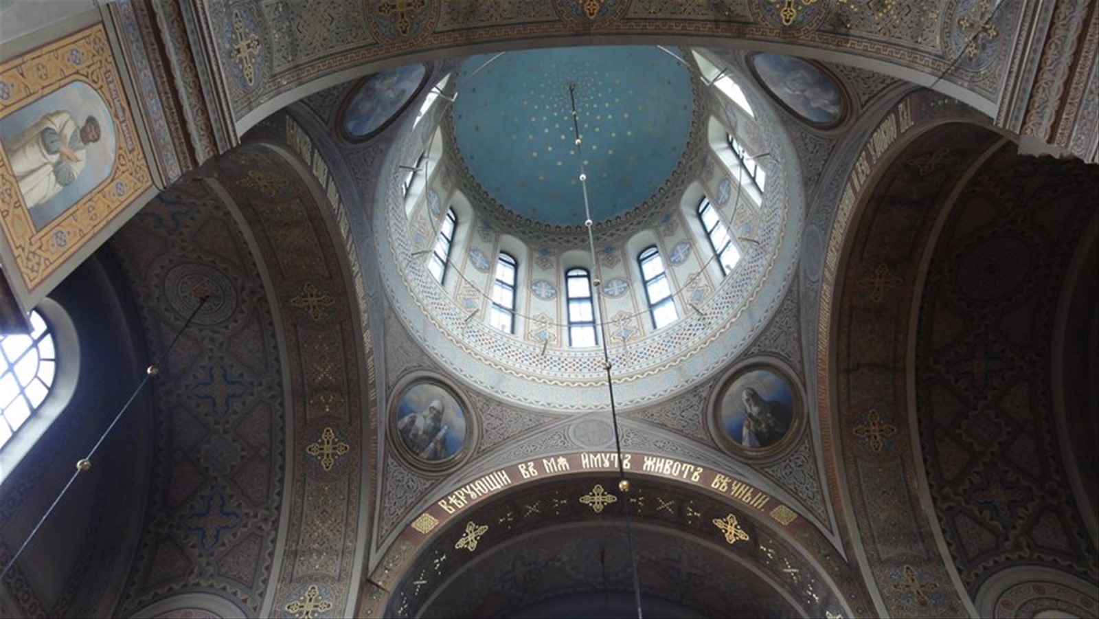 INTERNO DELLA CATTEDRALE ORTODOSSA