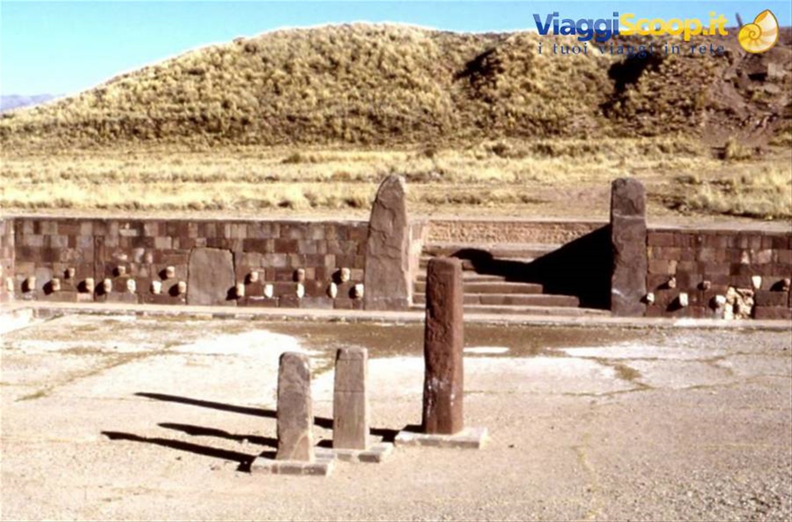 TIAHUANACO TEMPIO SEMISOMMERSO