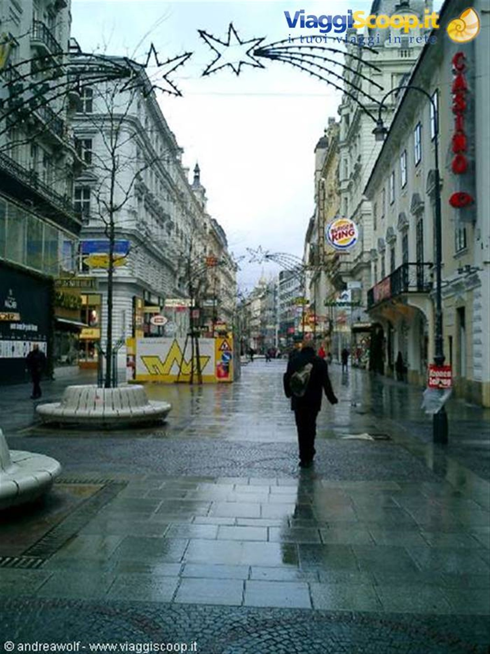 Karnter Strasse, la lussuosa via del Centro di Vienna sotto la pioggia della Befana