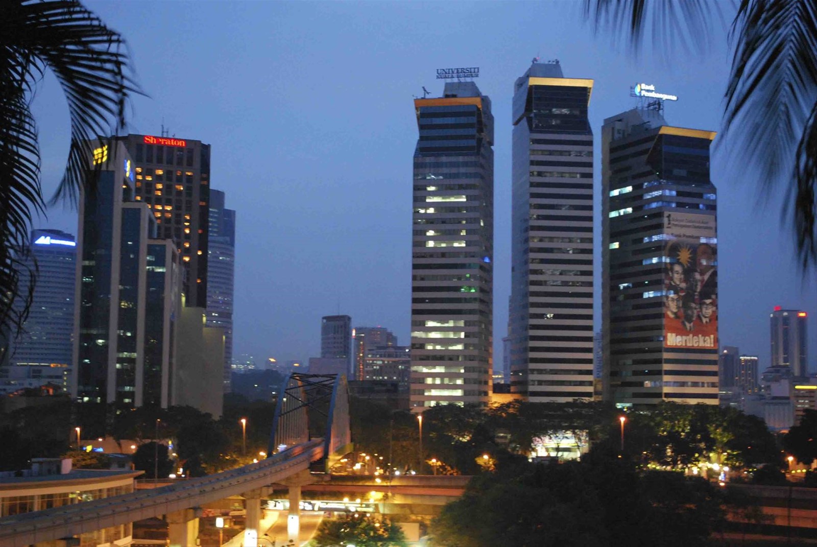 KL by night vista dall'hotel