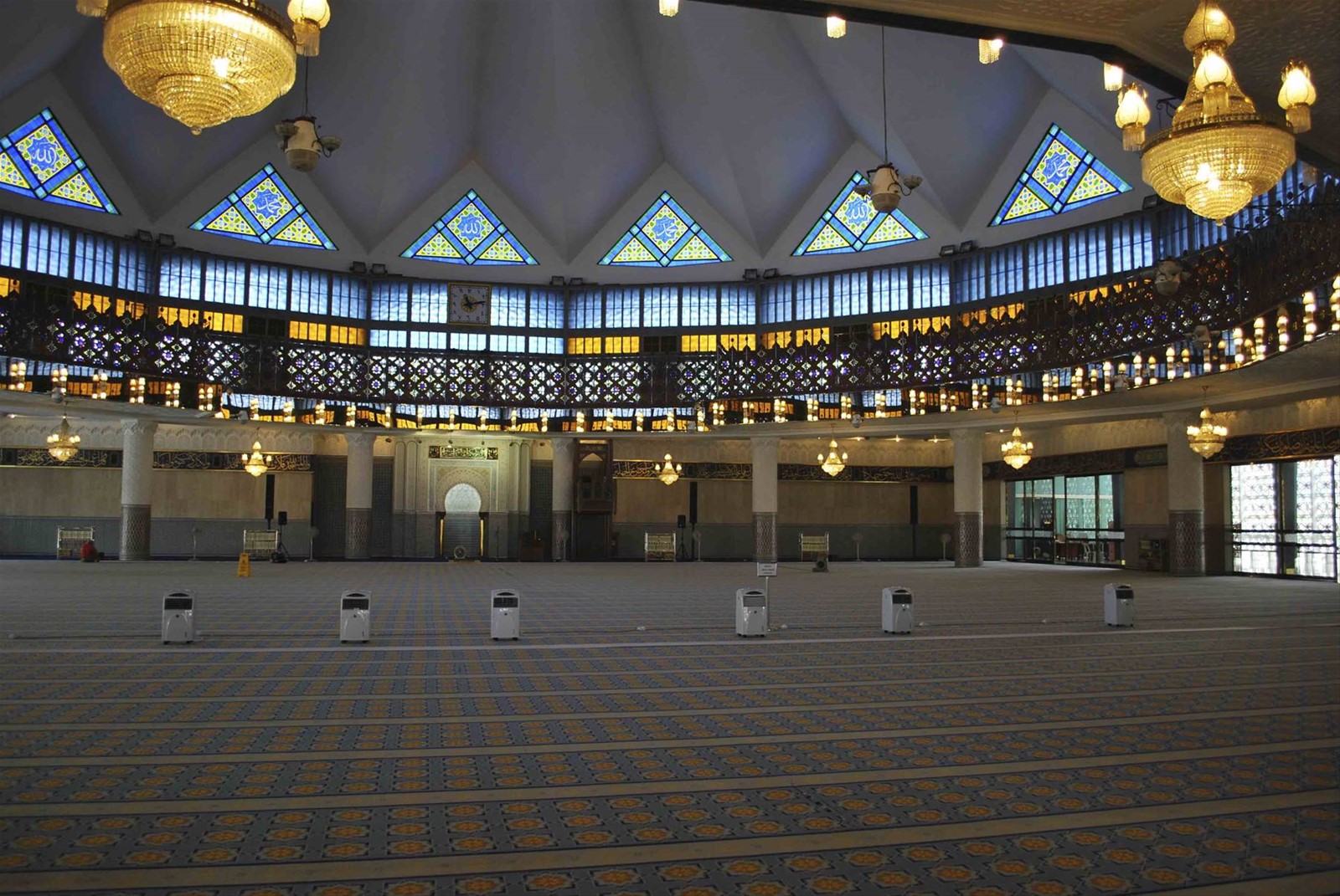 L'interno della moschea