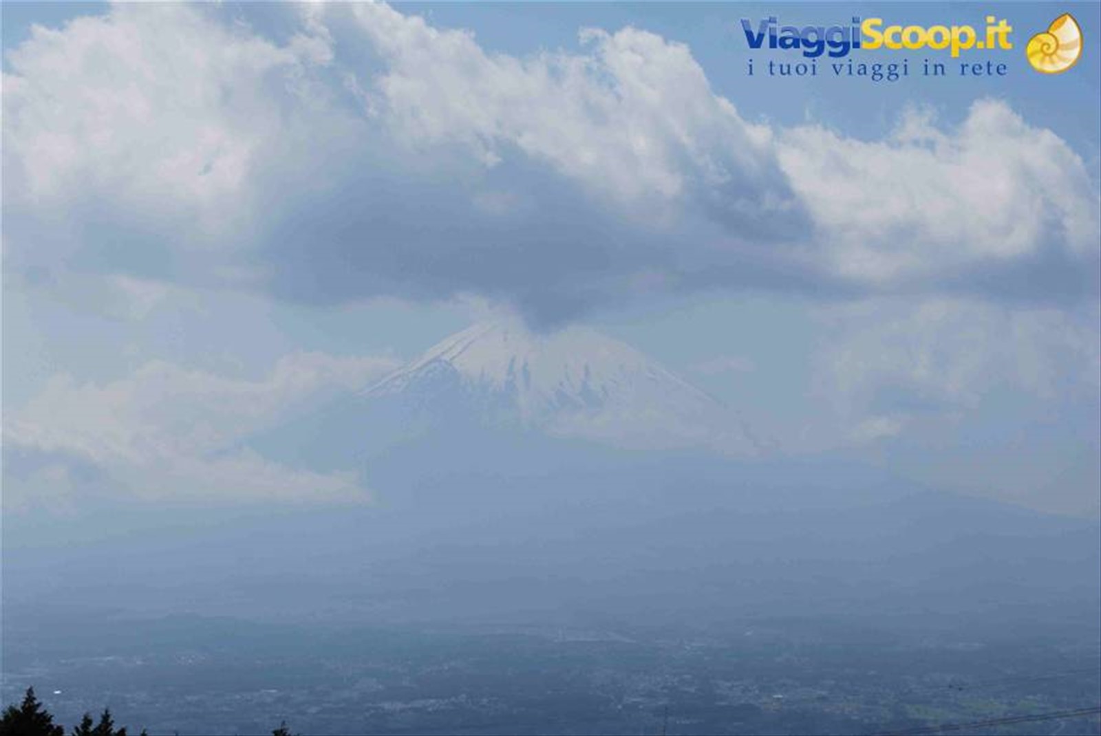 Monte Fuji tra la foschia