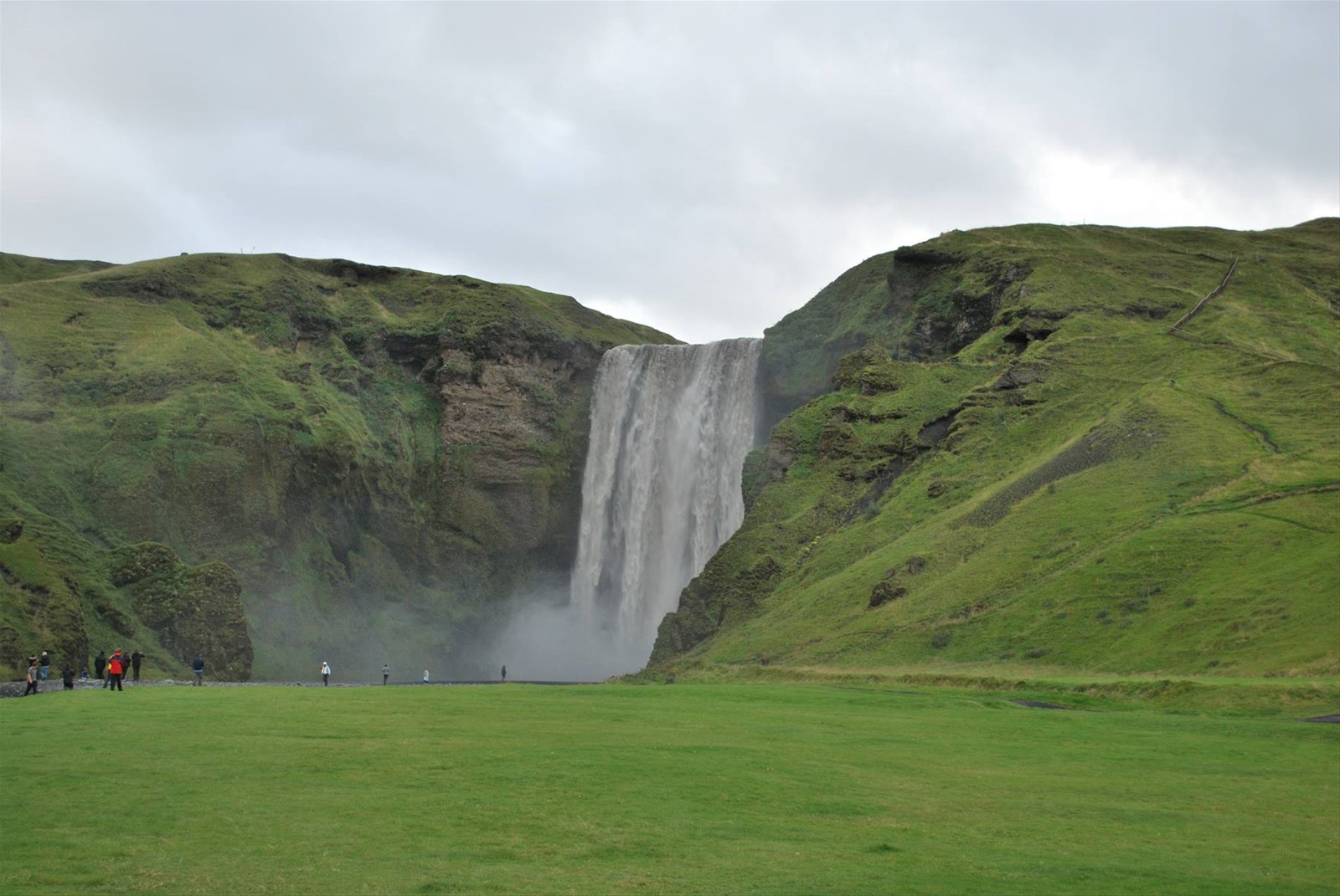 I 62 metri della cascata di Skógarfoss