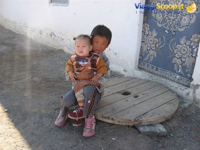 Bambini mongoli a Dorgon