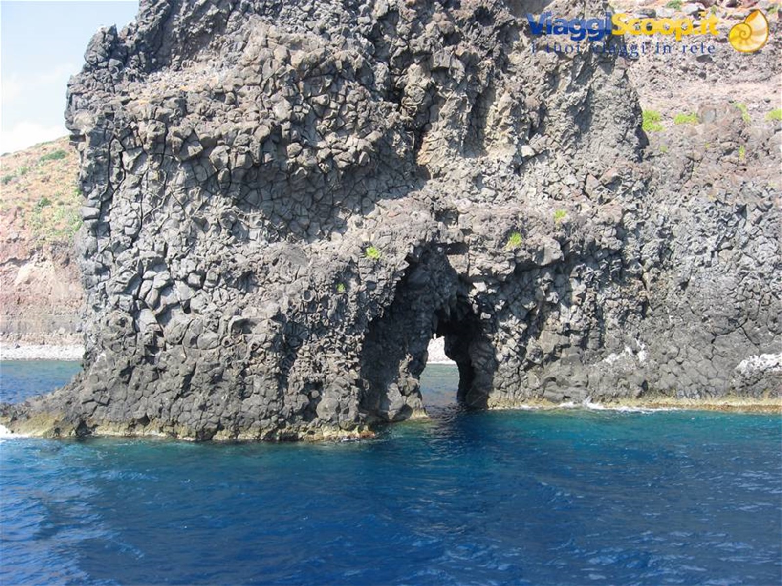 Filicudi - Grotta del Bue