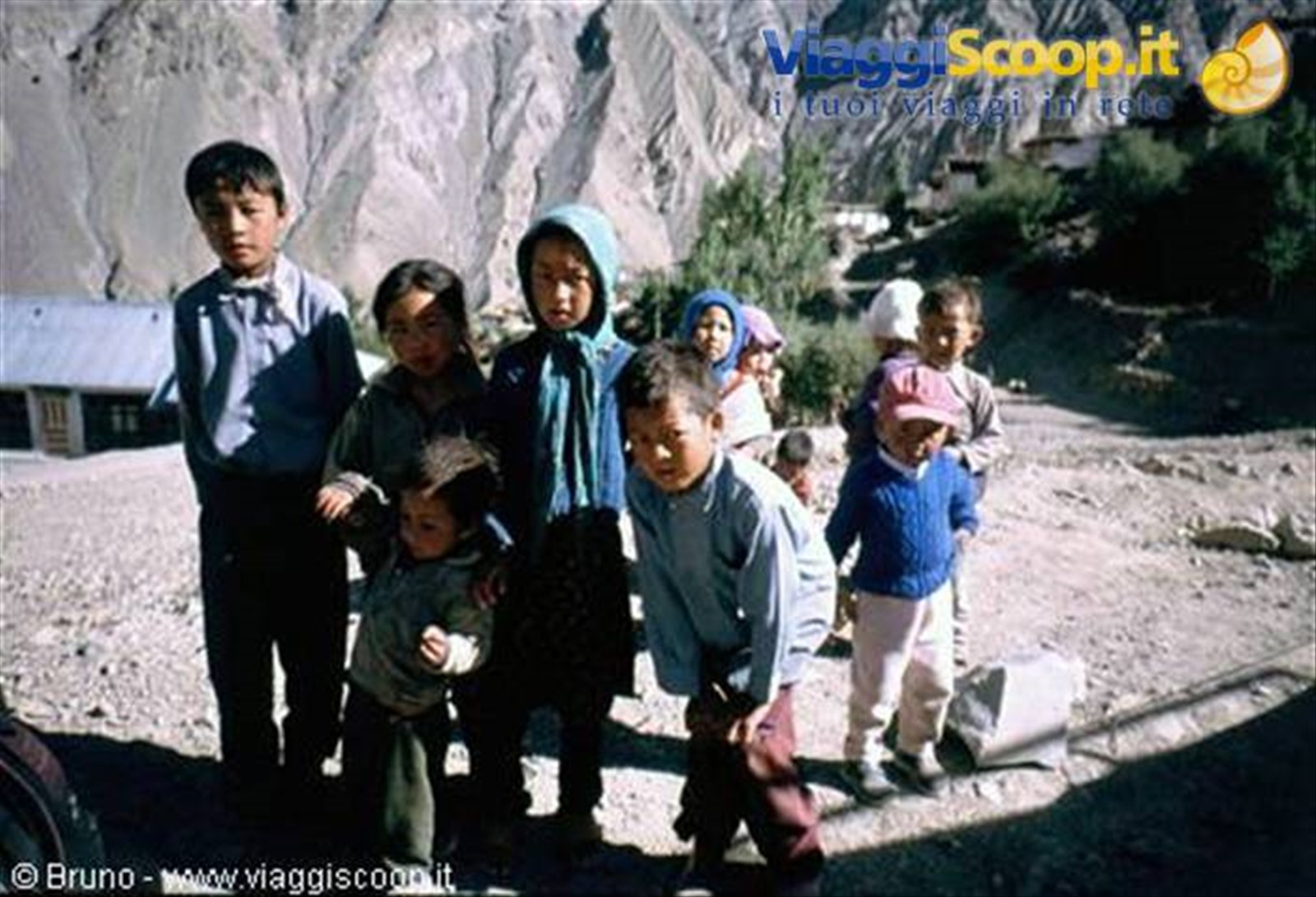 Bambini a Lhalung