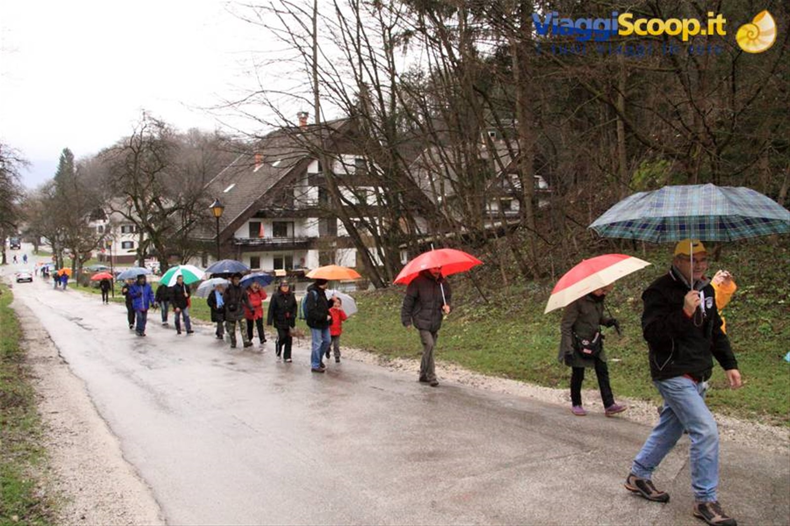 a piedi verso il Castello di Bled