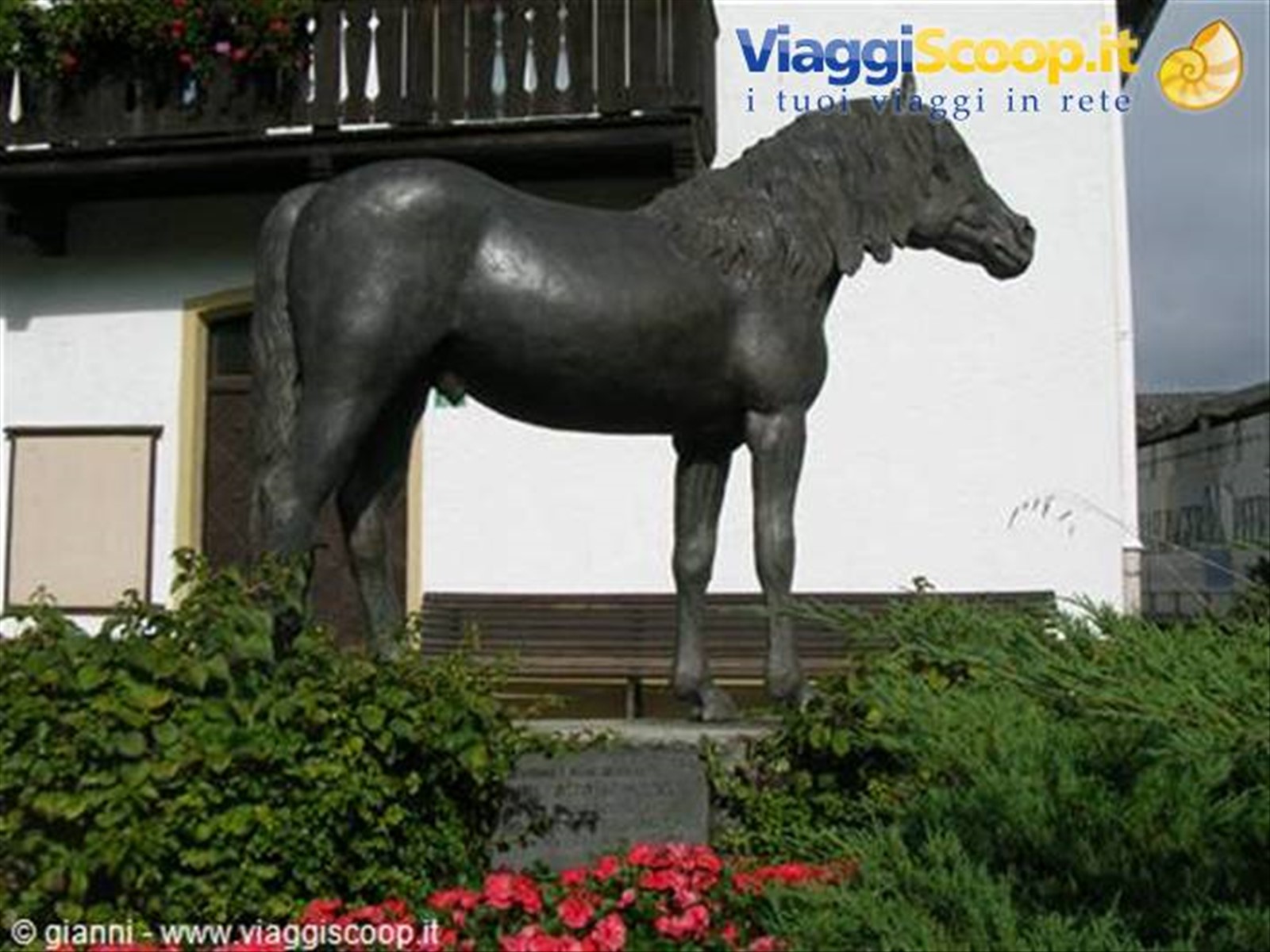 Ebbs: monumento al cavallo Haflinger