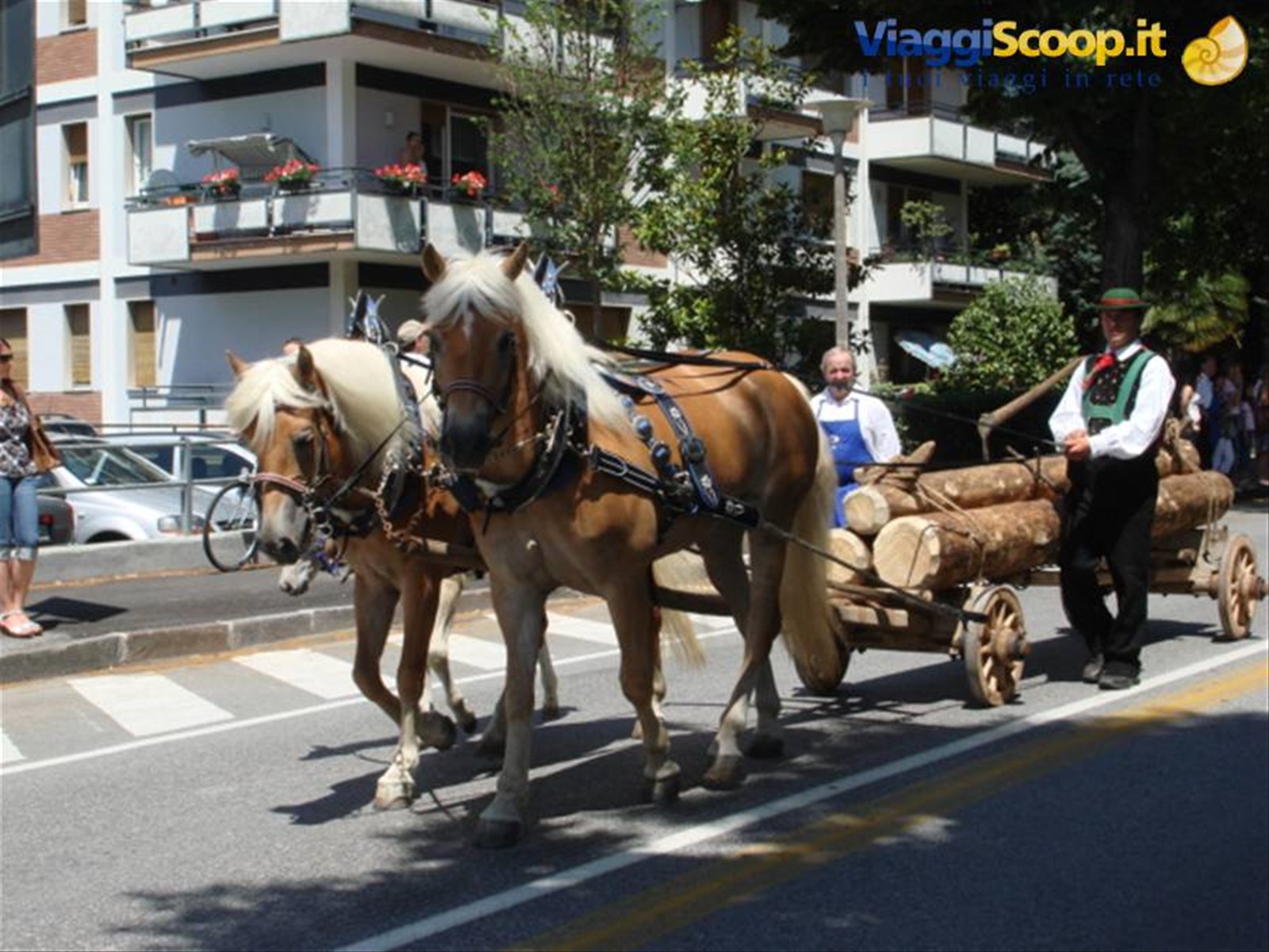 Sfilata per le vie di Merano 1