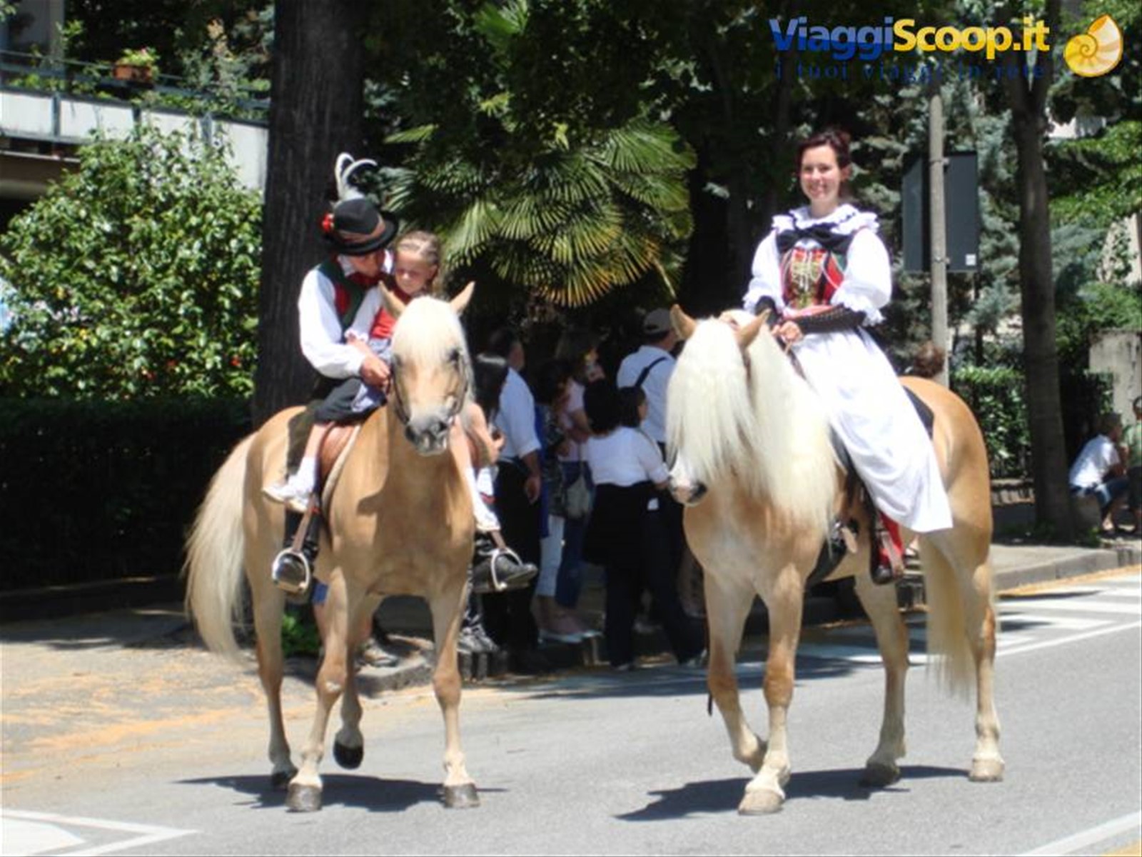 Sfilata per le vie di Merano 2