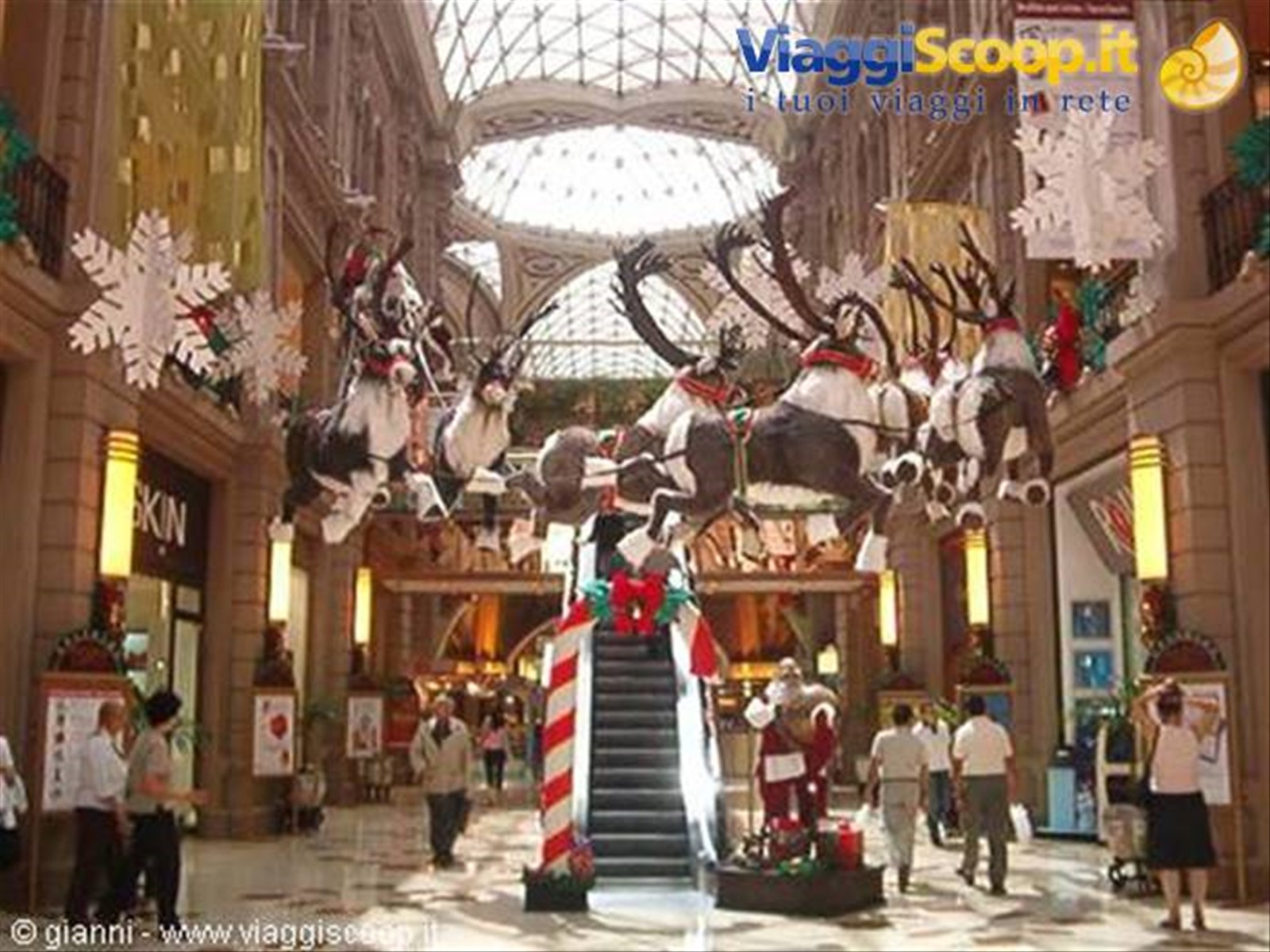Calle Florida: galleria Pacifico - in maglietta sotto Natale