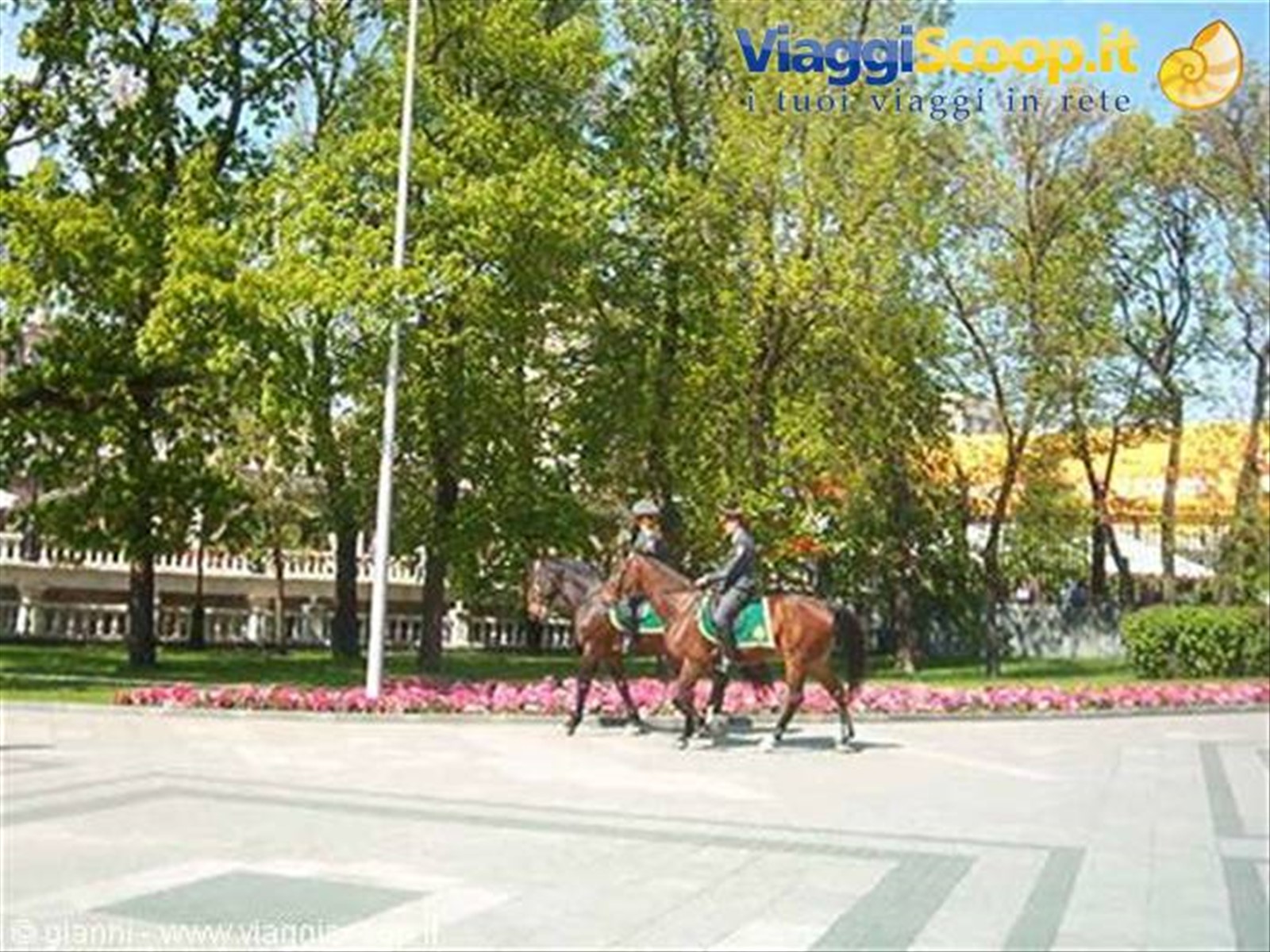 Pattuglia della Polizia a cavallo