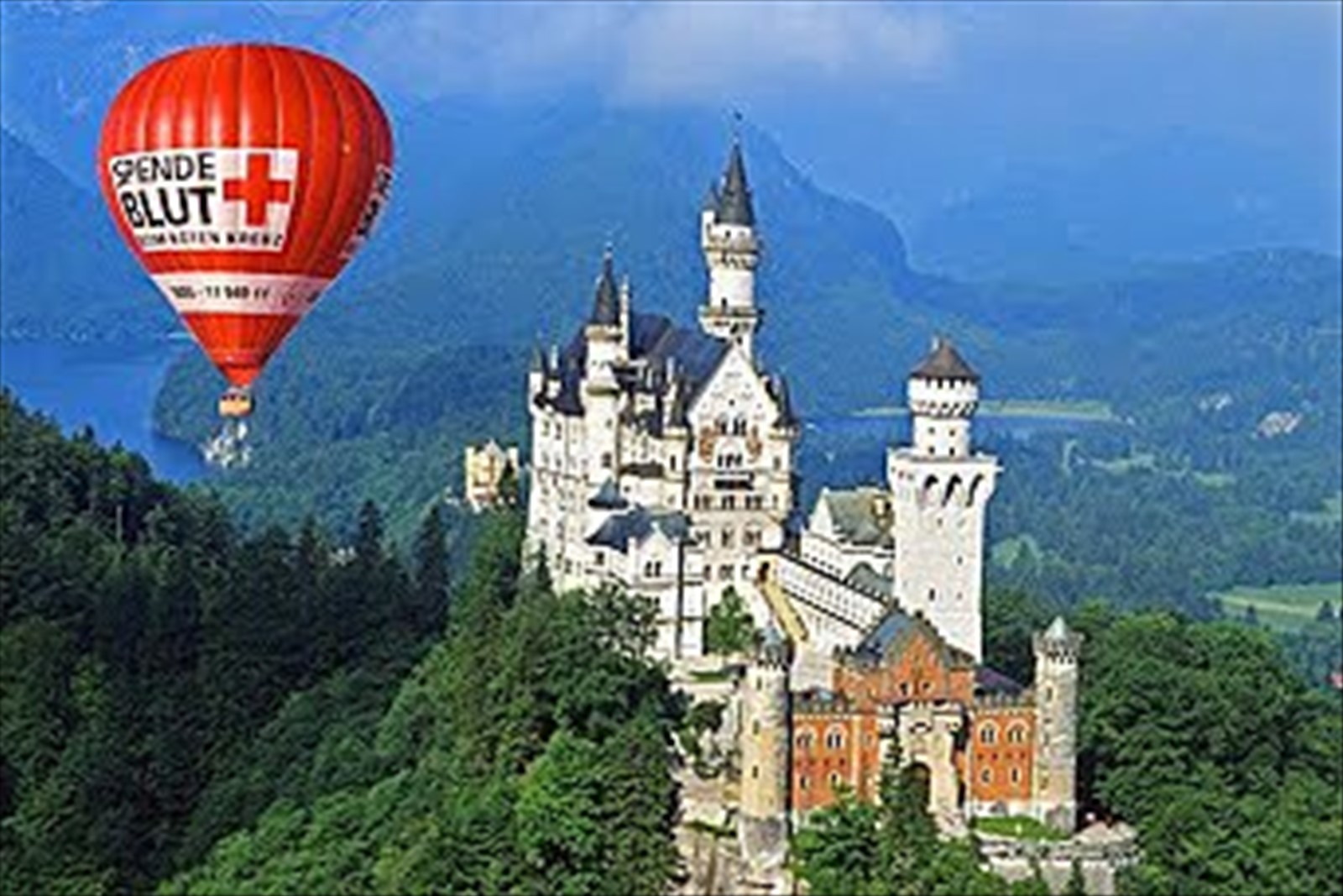 Castello Neuschwanstein visto da un pallone