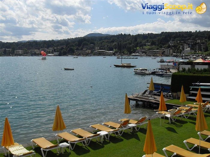 sdraio vuote a Velden a Ferragosto