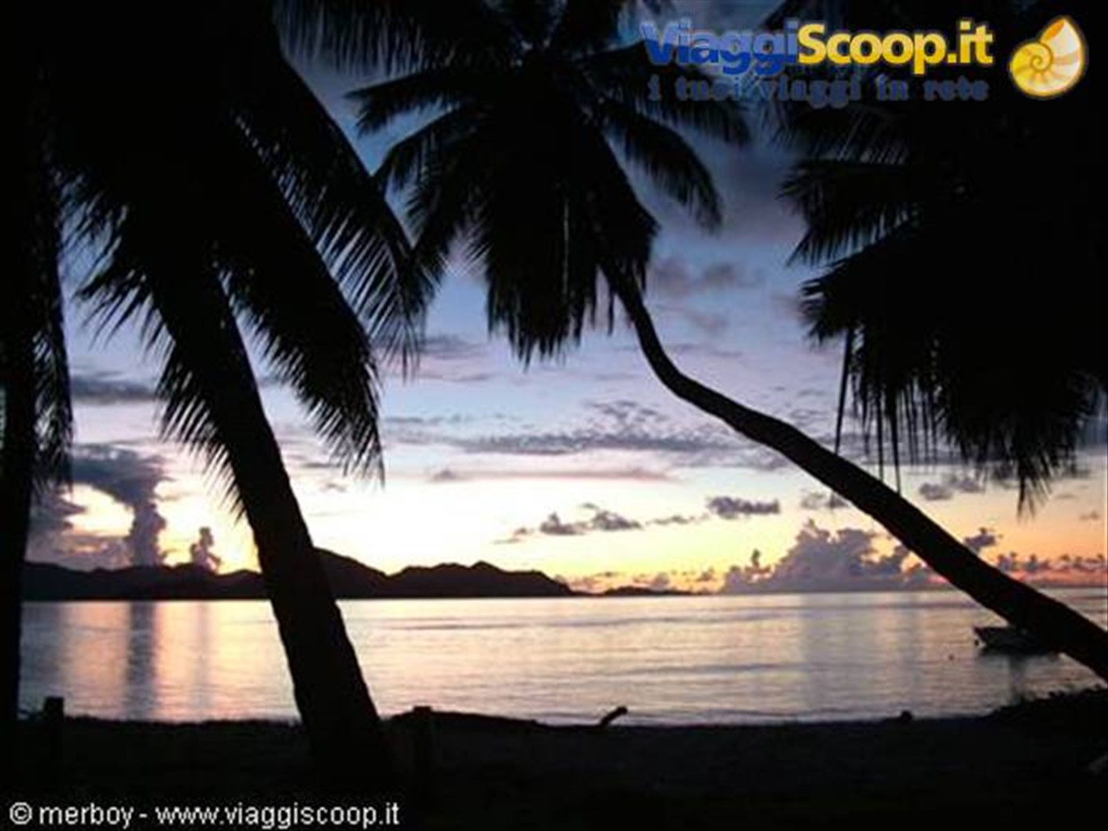 La Digue - Tramonto su Praslin