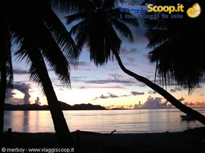 La Digue - Tramonto su Praslin