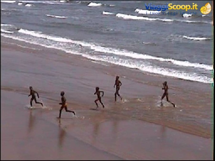 Malindi: bimbi sulla spiaggia