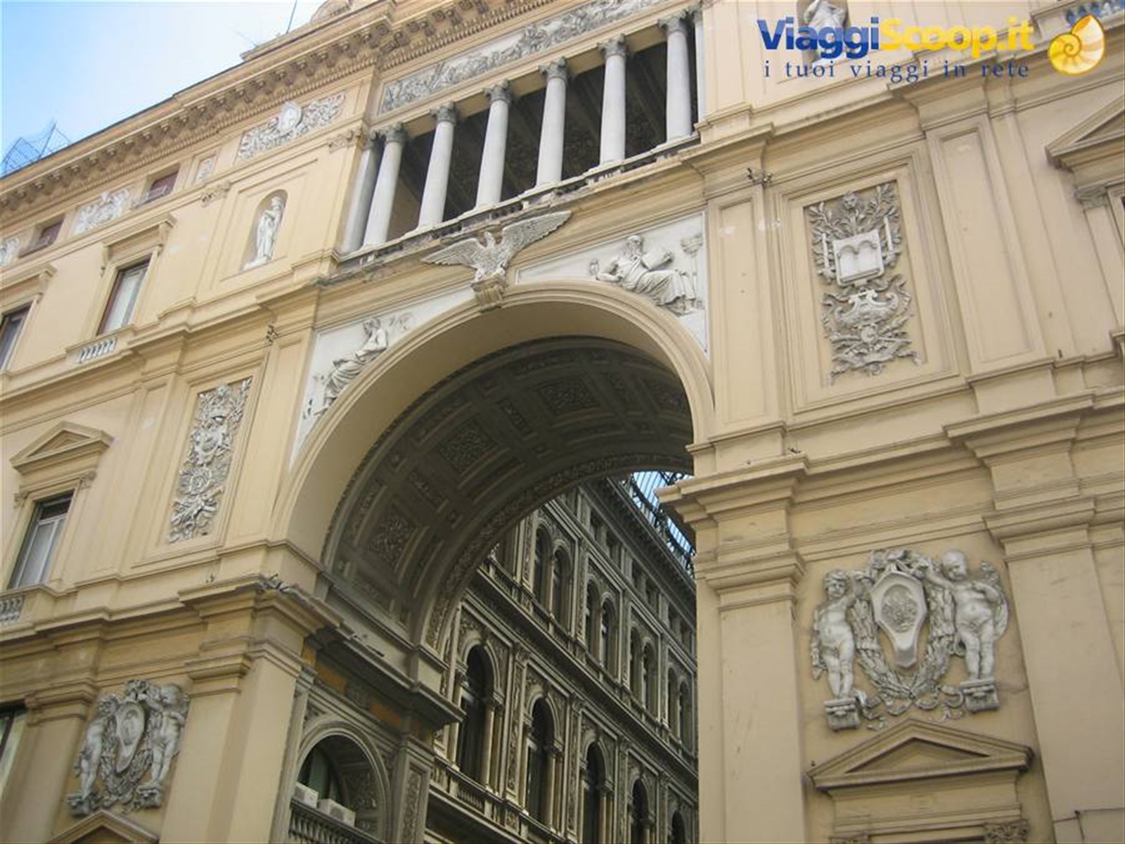 Galleria Umberto I, l'esterno