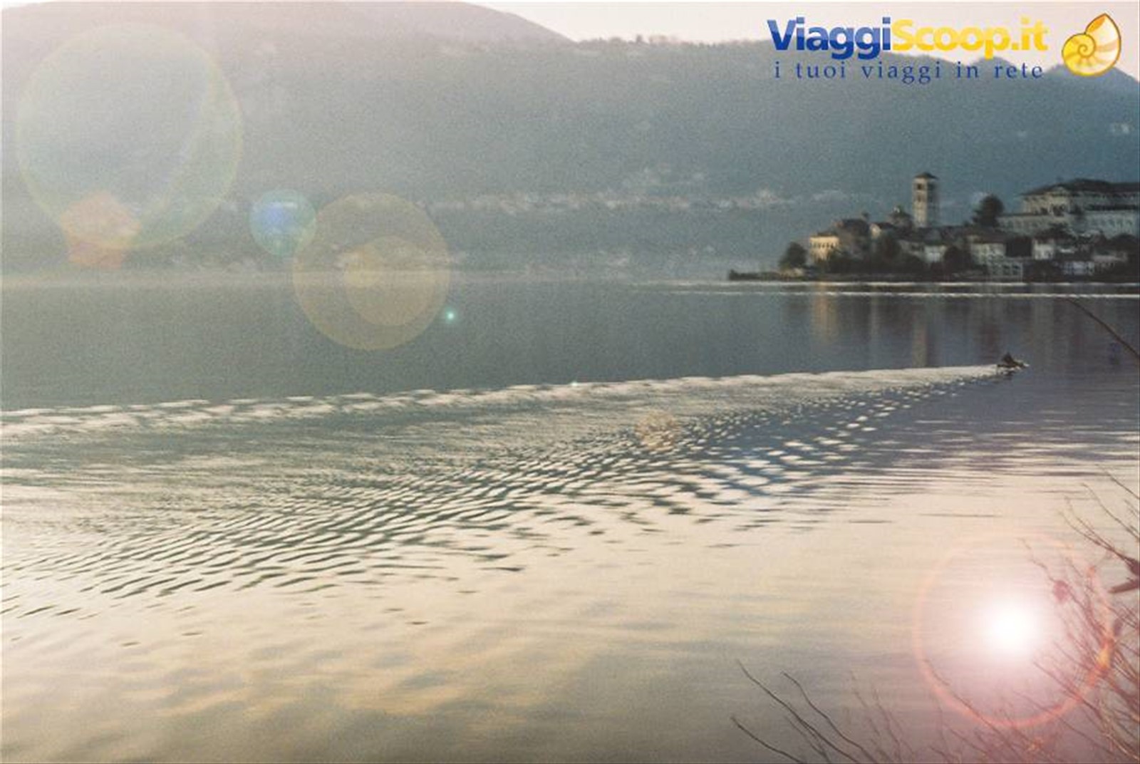 increspature e riflessi sul lago