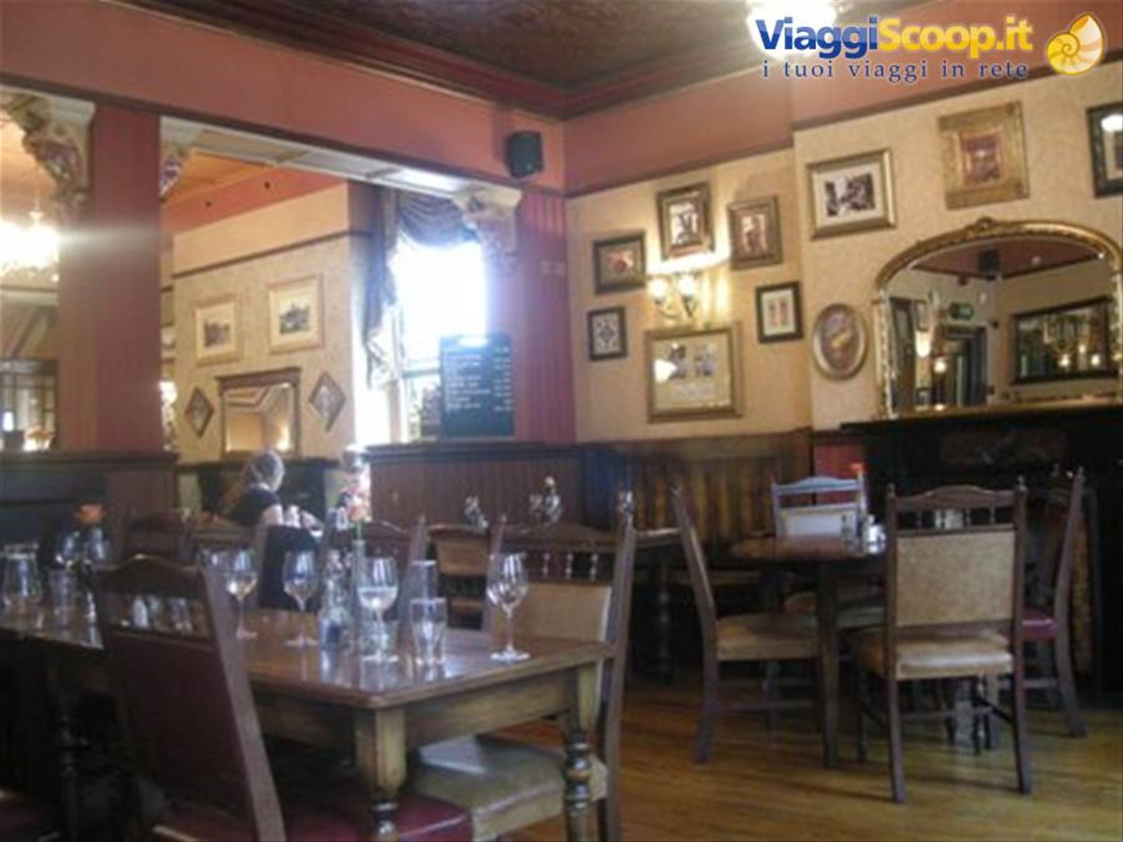 Belfast - Crown Liquor Saloon