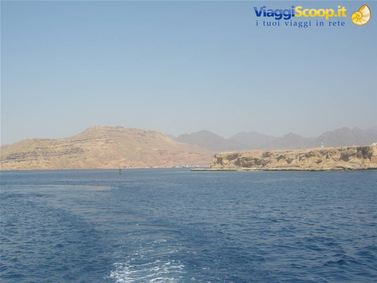 In barca verso l'isola di Tiran