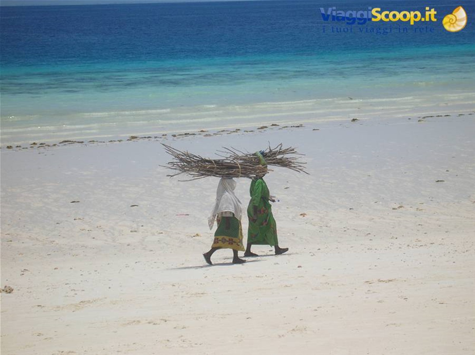 Donne sulla spiaggia