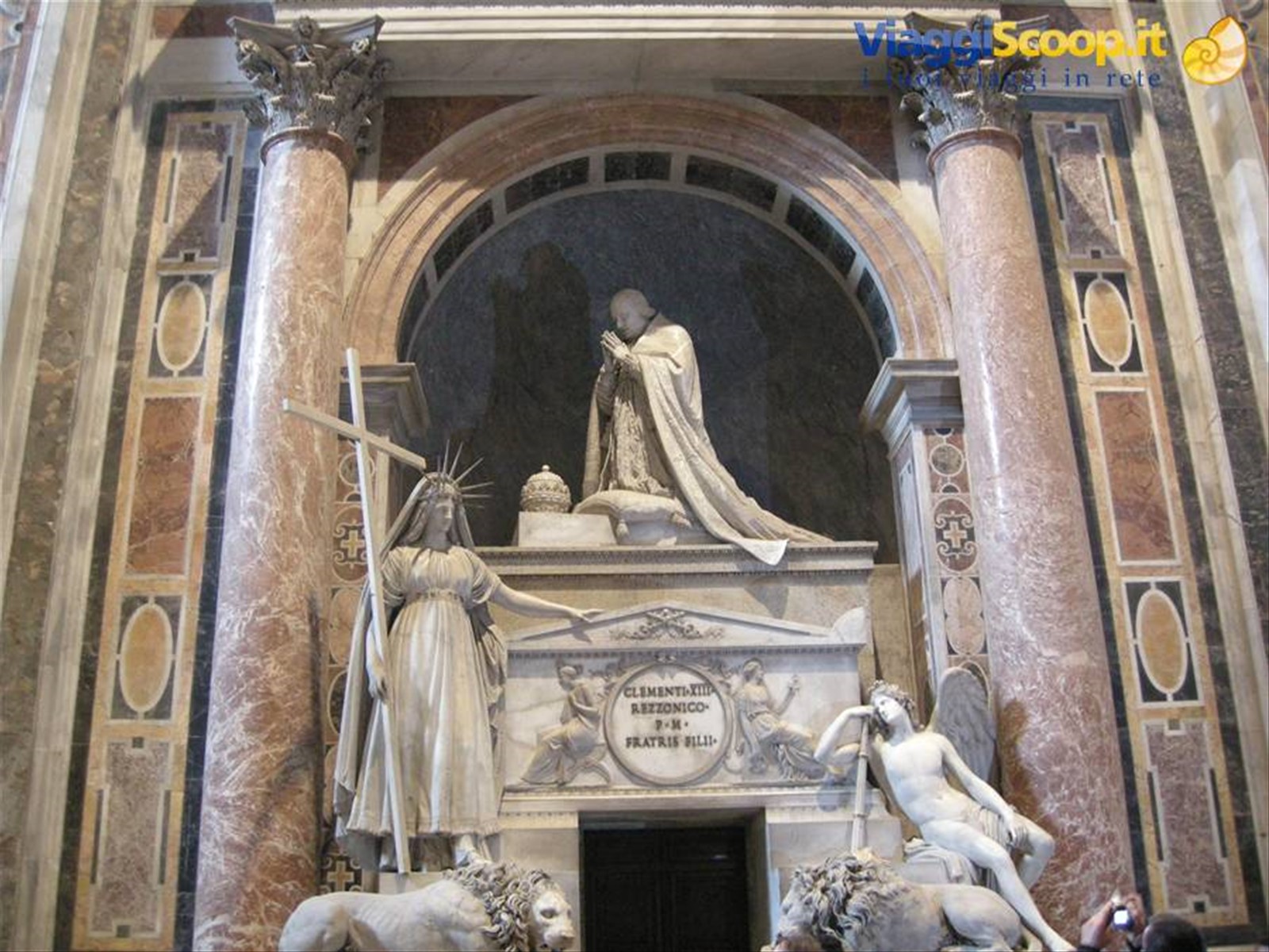 All'interno della Basilica di San Pietro