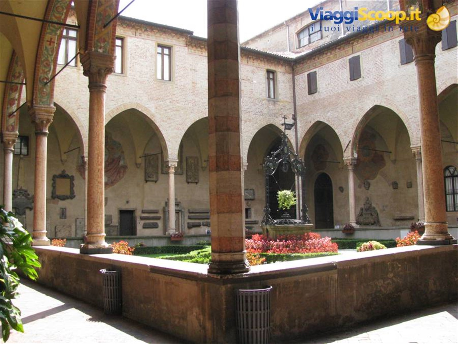 Uno dei chiostri della Basilica
