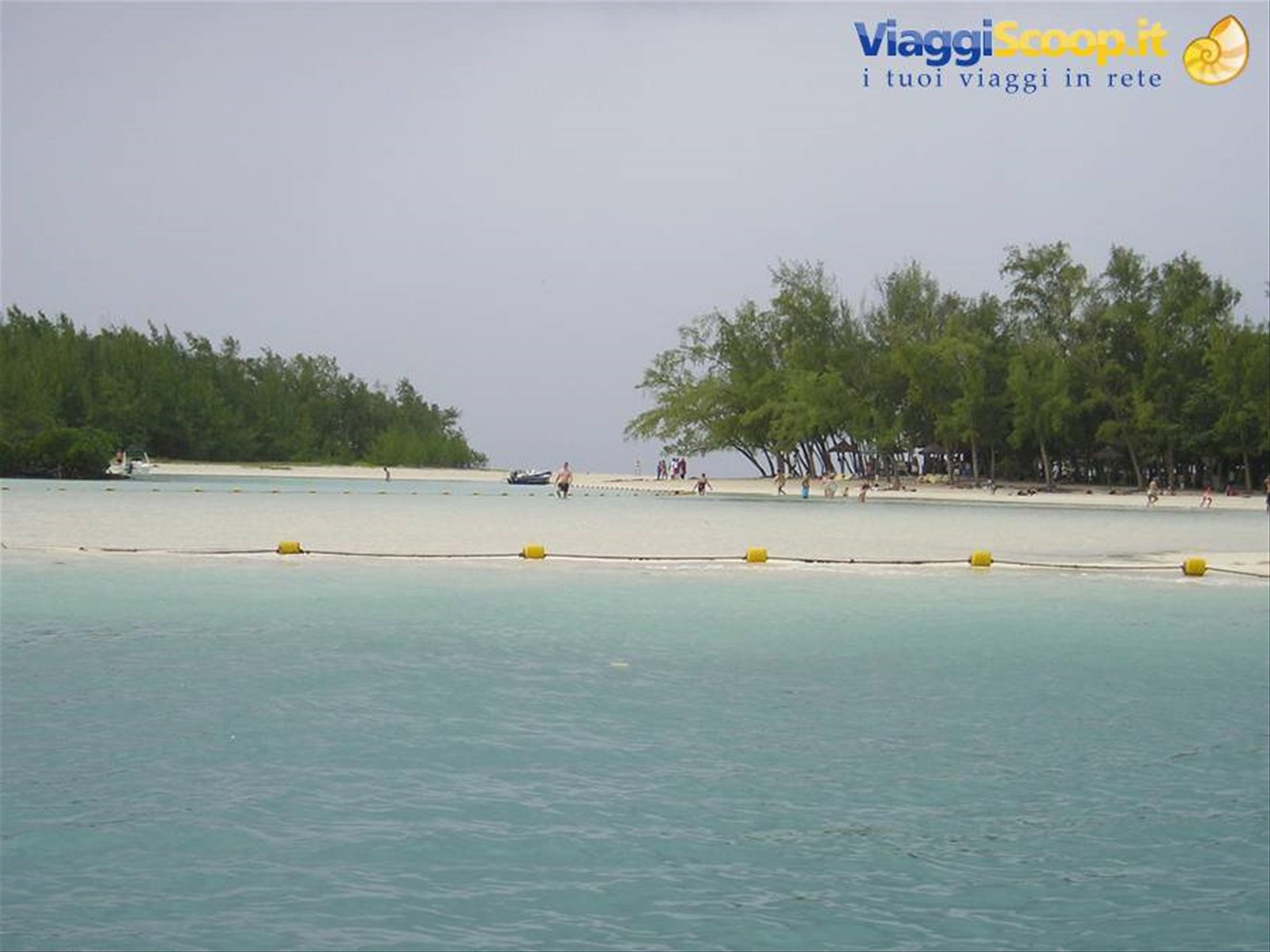 Ile aux Cerfs con le nuvole...