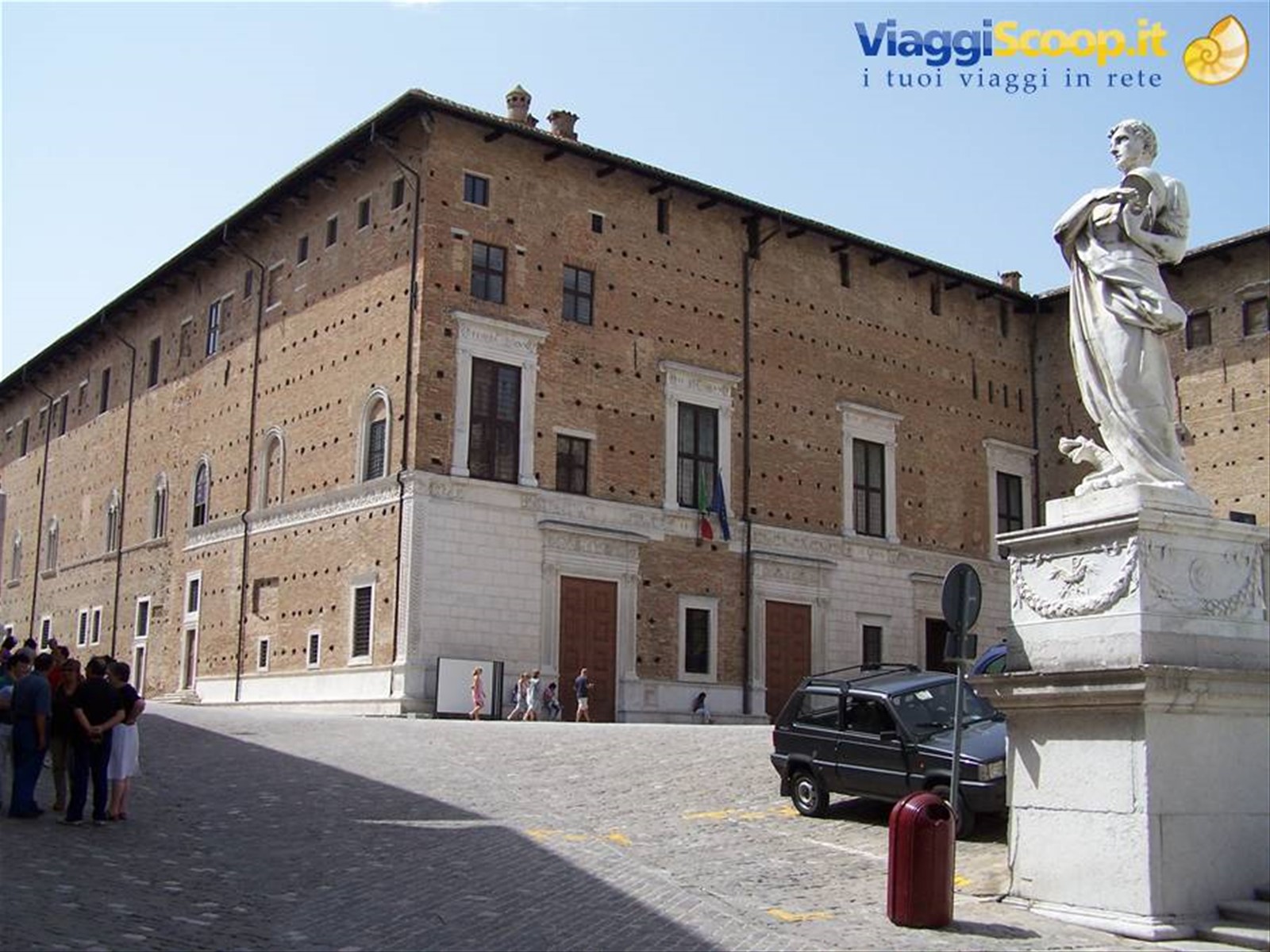 Urbino, piazza dell'università