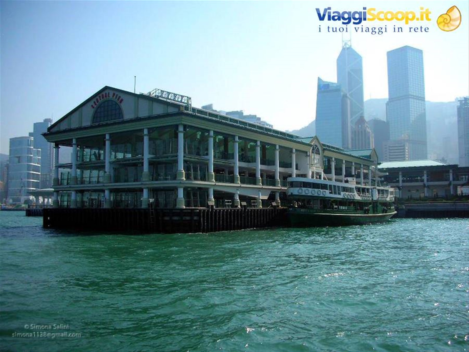 traversata di Victoria Harbor con lo Star Ferry