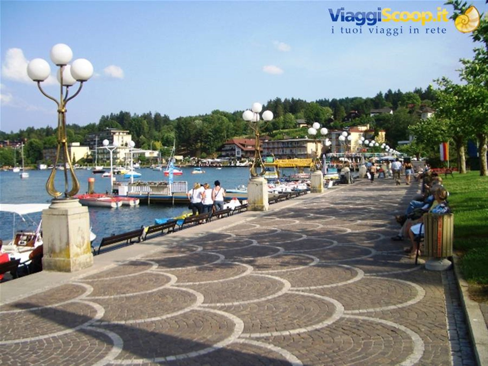 Passeggiata sul lungo lago