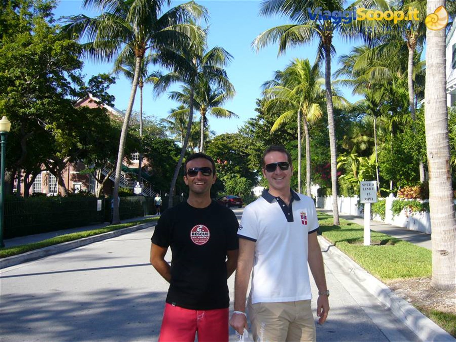 passeggiando per la zona vip di key west nei pressi della 'little white house'