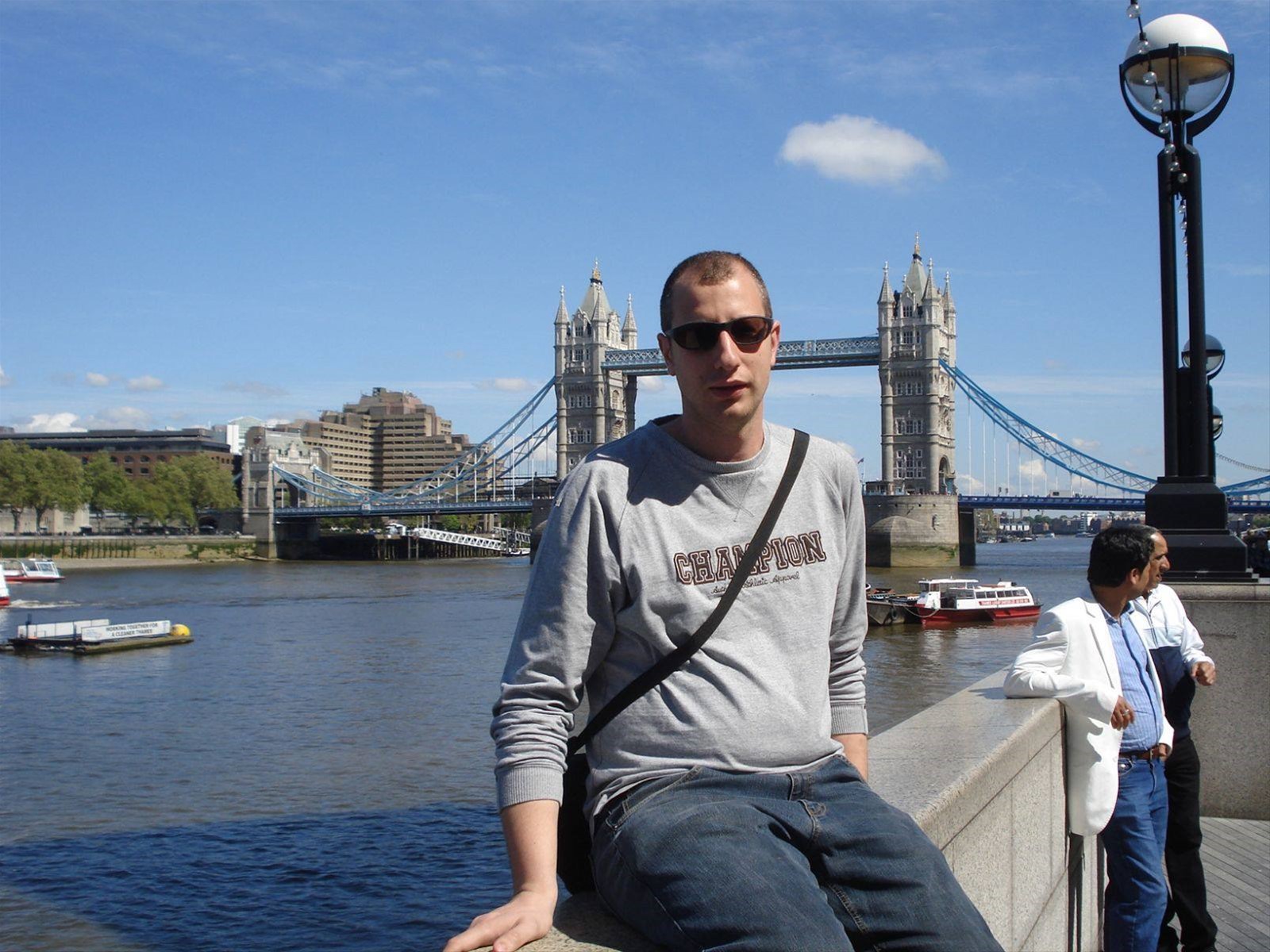 IN MEZZO AL TOWER BRIDGE