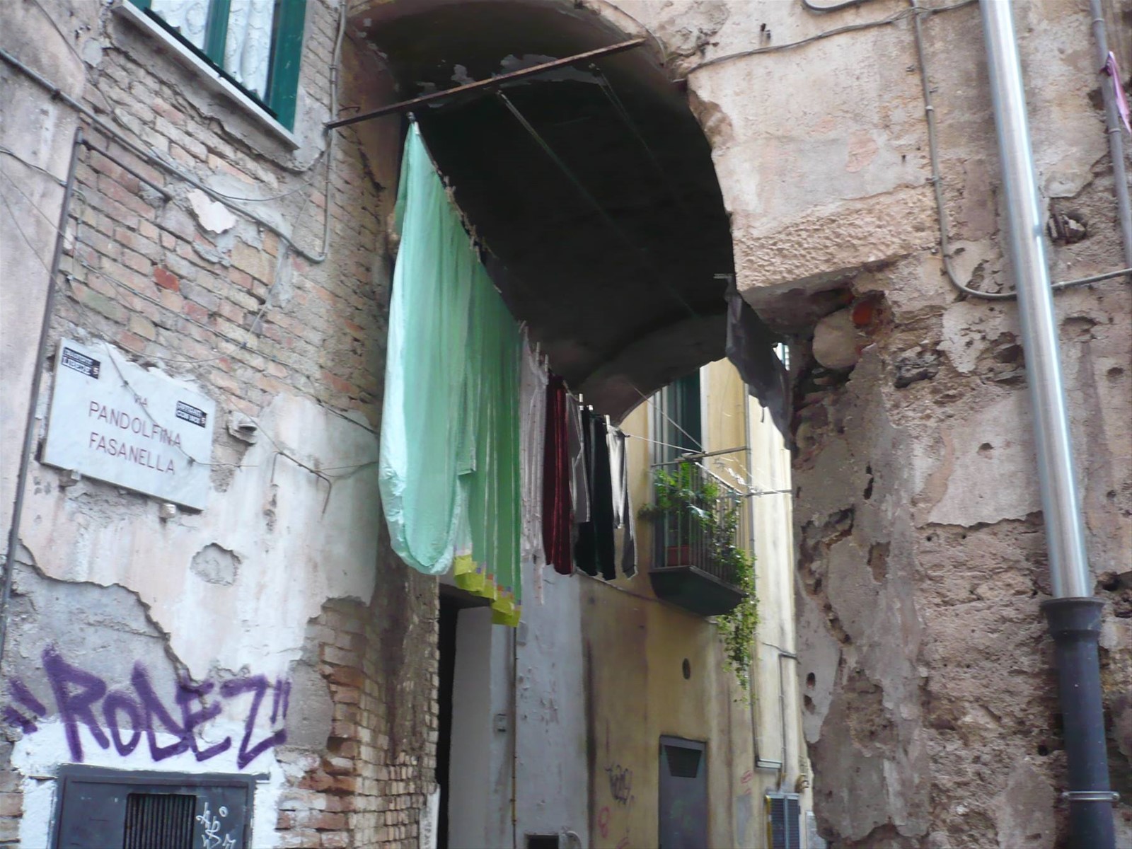 panni stesi con riparo
