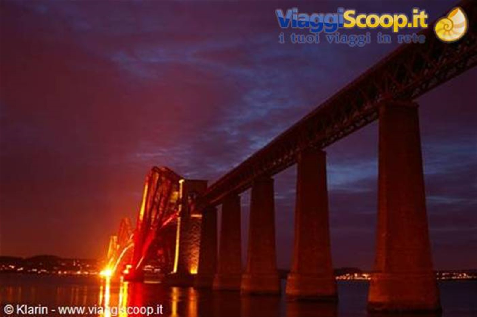 Forth Bridge - South Queensferry vicino a Edinburgh