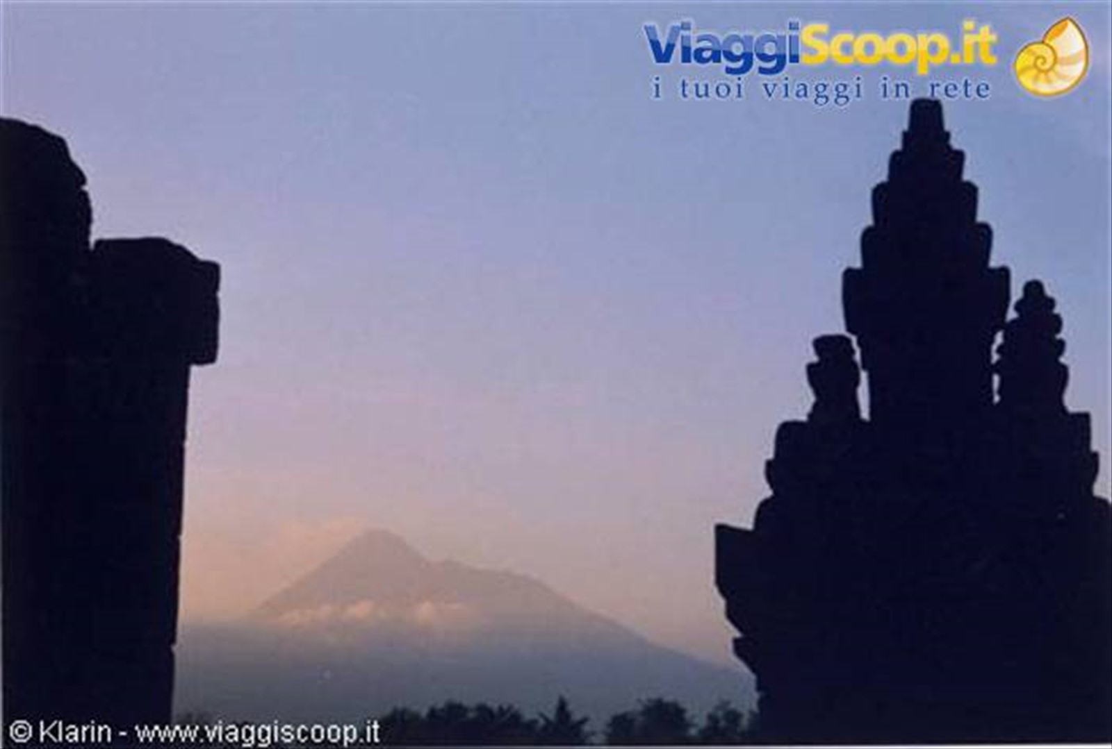 Prambanan - vista sul Gunung Merapi