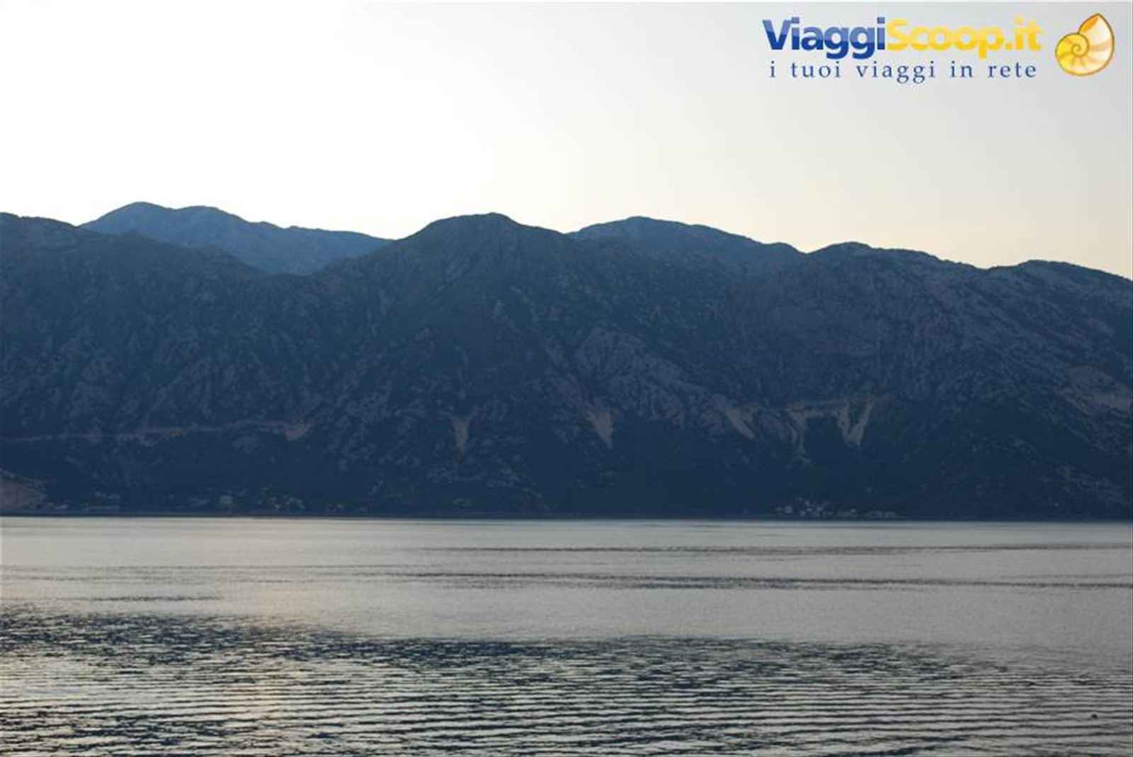 Sul fiordo vicino Kotor