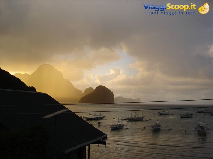 Temporale sulla baia di El Nido, visto dal Art Cafe