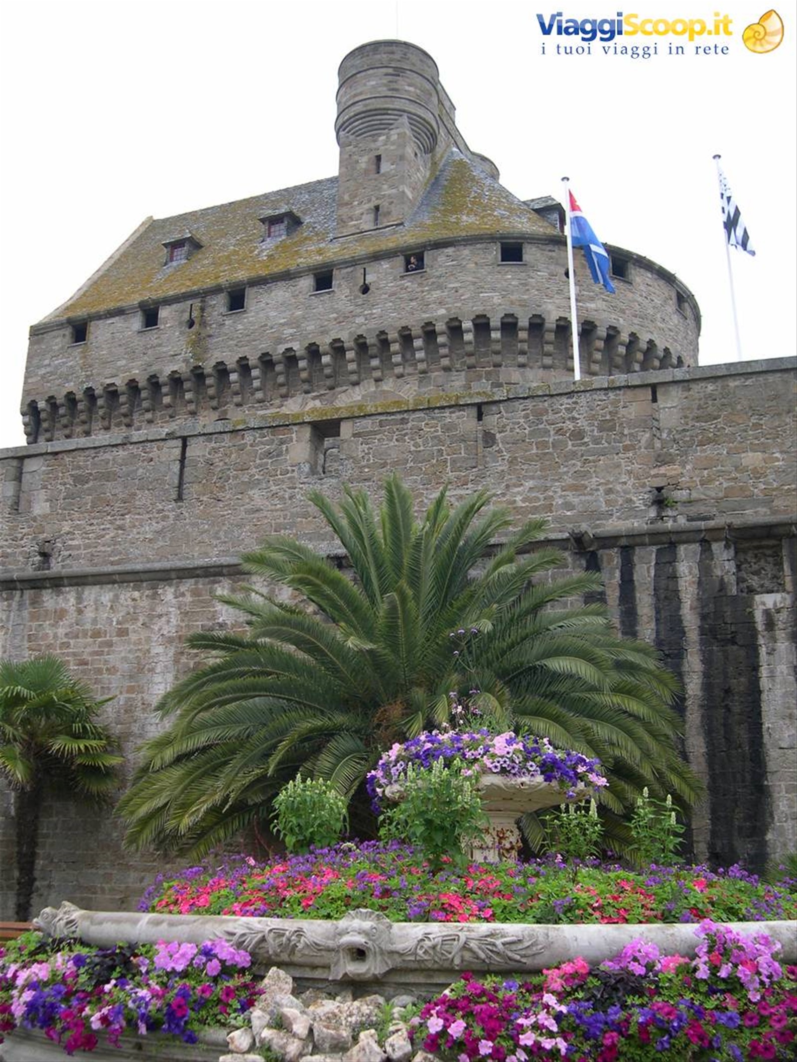 LA CARINISSIMA ST. MALO (BRETAGNA)