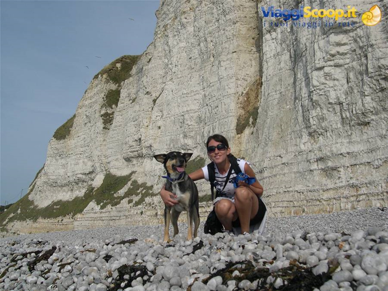 VALENTINA E LUCKY SULLA SPIAGGIA DI FECAMP (ALTA NORMANDIA)